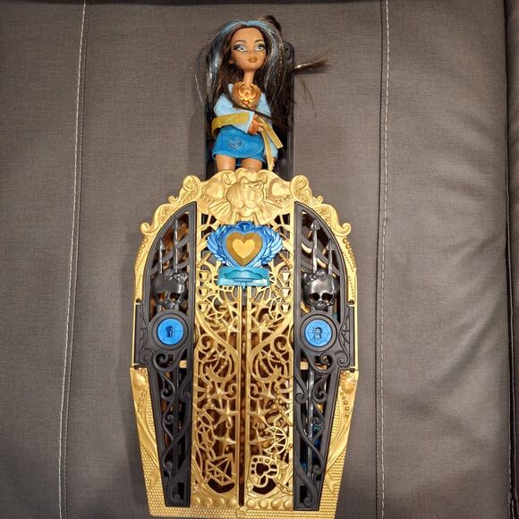 Monster High Skulltimate Secrets Cleo De Nile | Eternia Toys Monster High Skulltimate Secrets Mystery Closet And Cleo de Nile Fashion Doll